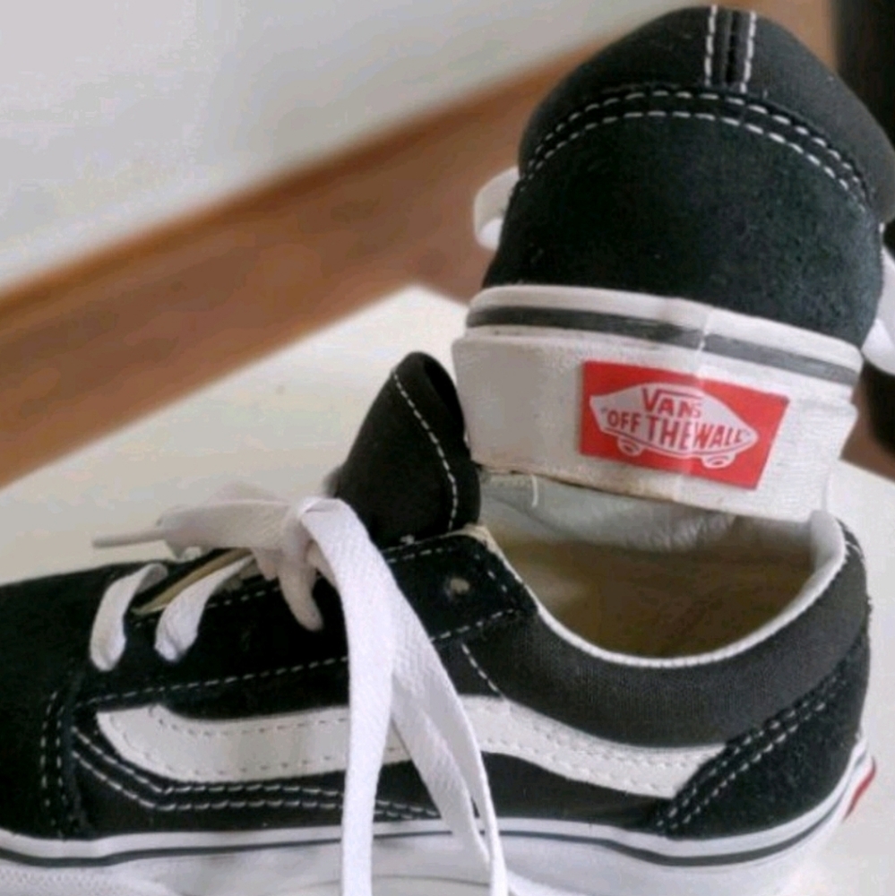 Vans - Picture 2 of 4